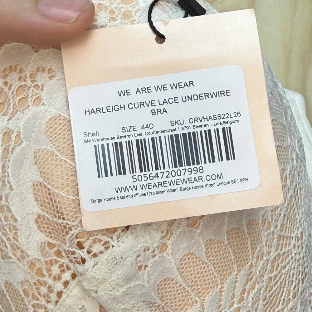We Are We Wear Harleigh Curve Lace Underwire Bra 44D White Shell CRVHASS22L26